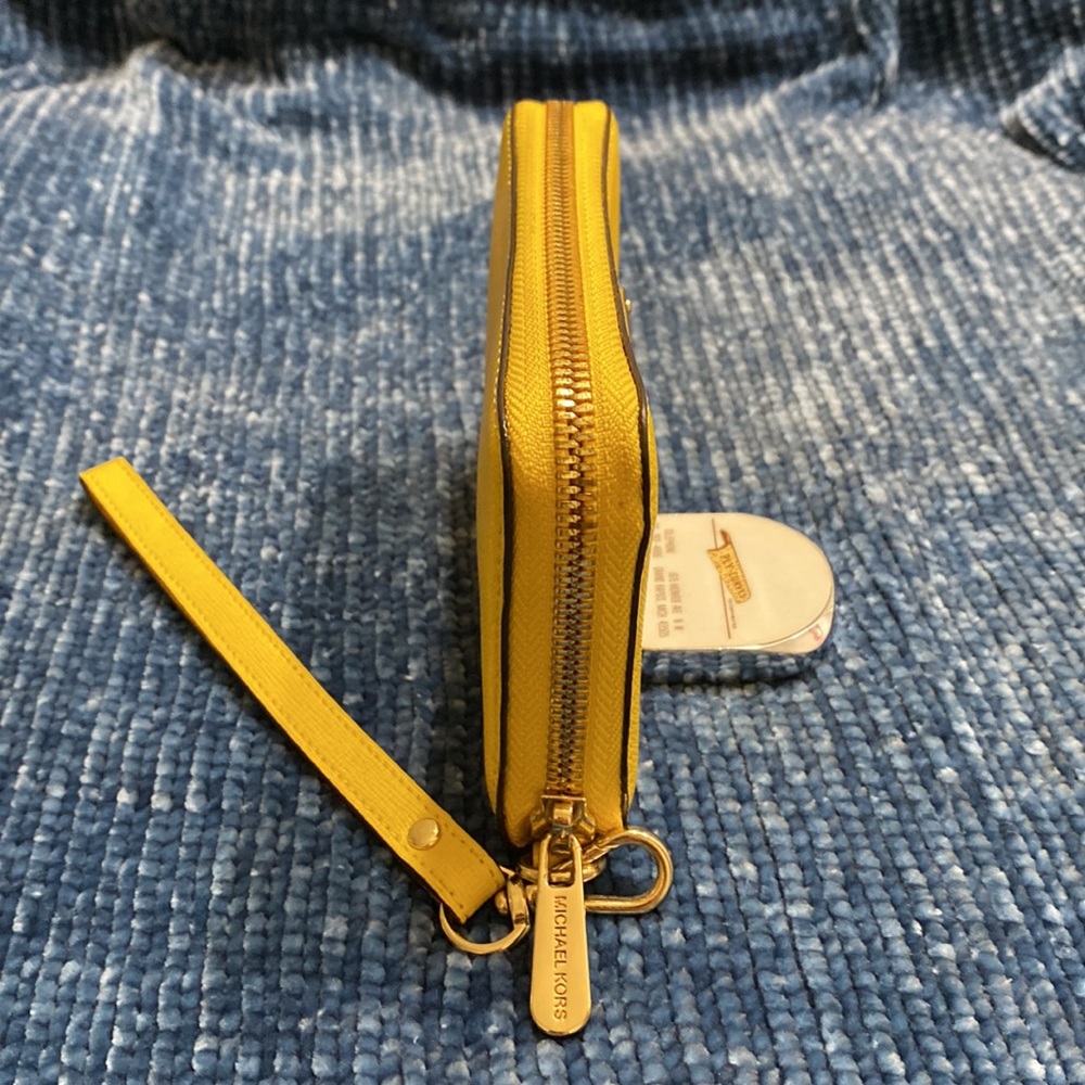 Michael Kors Small Wrist Wallet - Picture 5 of 5